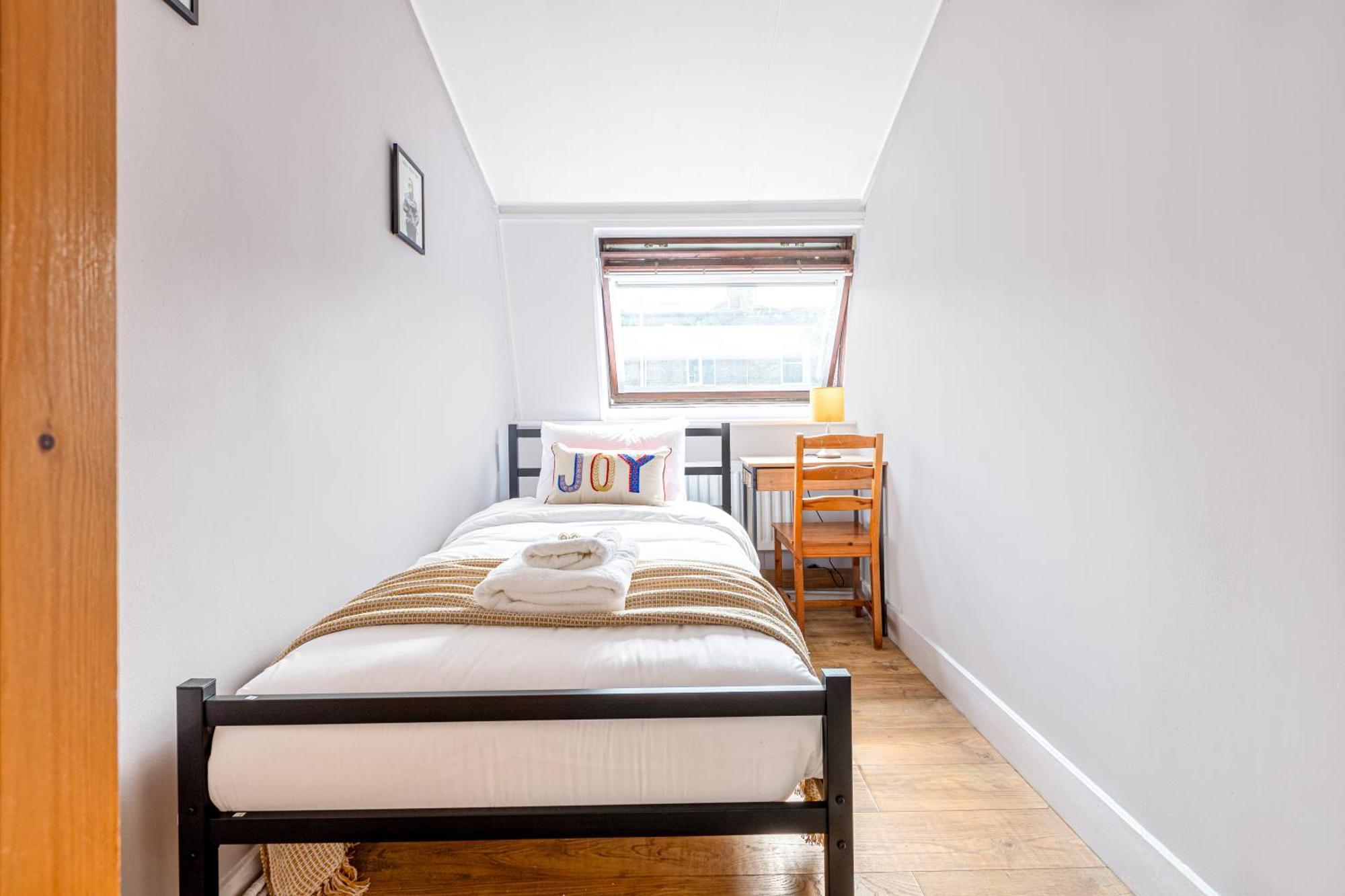 Magnificent 3Br Apt With Balcony Λονδίνο Εξωτερικό φωτογραφία