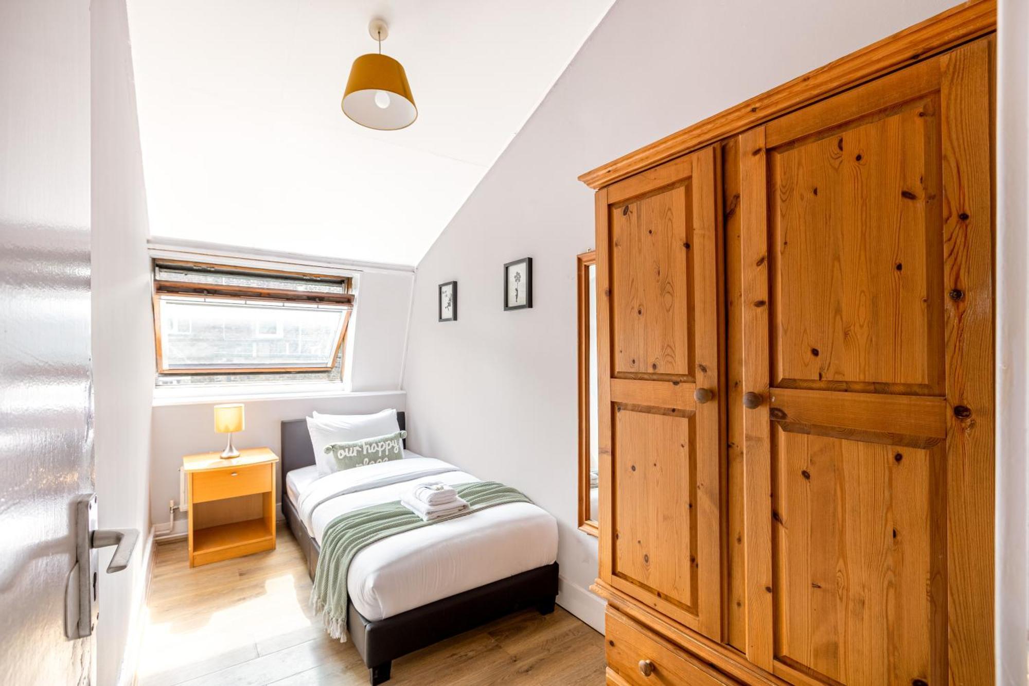 Magnificent 3Br Apt With Balcony Λονδίνο Εξωτερικό φωτογραφία
