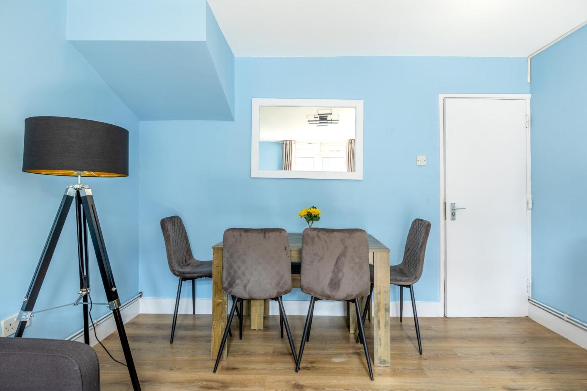 Magnificent 3Br Apt With Balcony Λονδίνο Εξωτερικό φωτογραφία