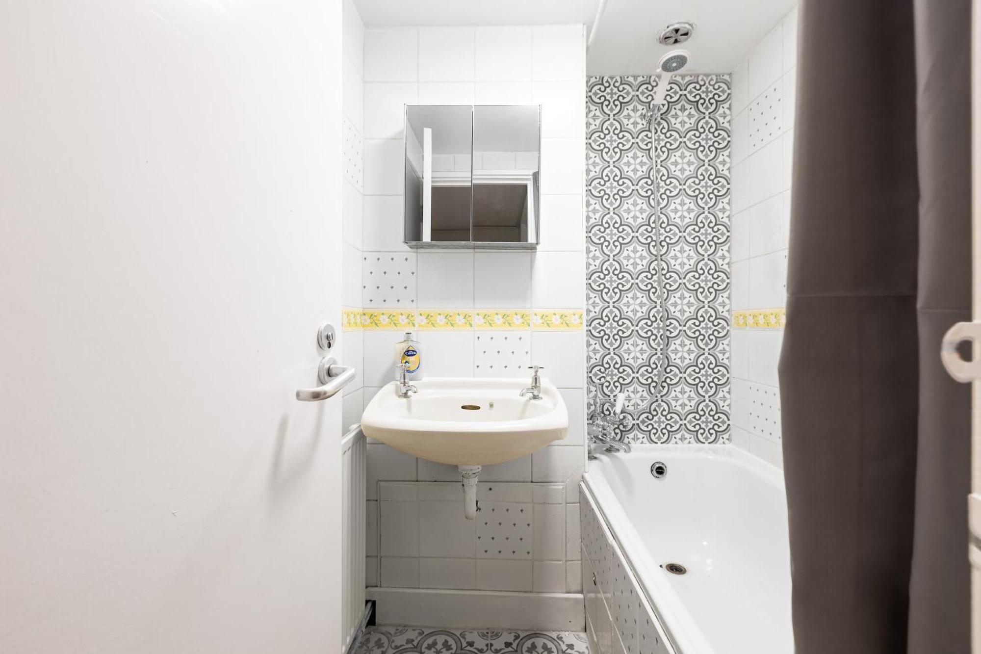 Magnificent 3Br Apt With Balcony Λονδίνο Εξωτερικό φωτογραφία